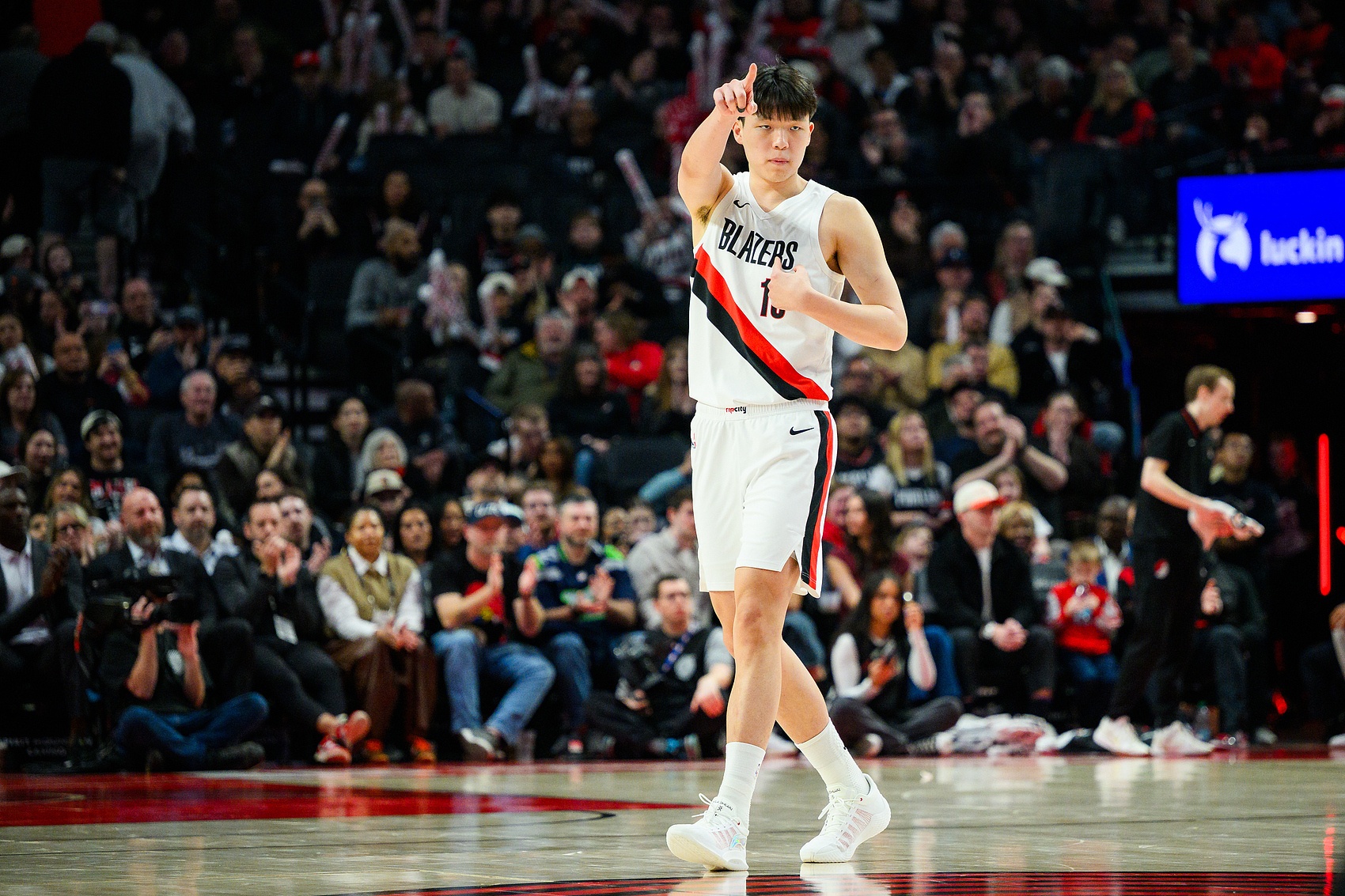 开云首页体验-杨瀚森谈第一年打NBA感受：快 转换快&amp;节奏快&amp;要不停地折返跑